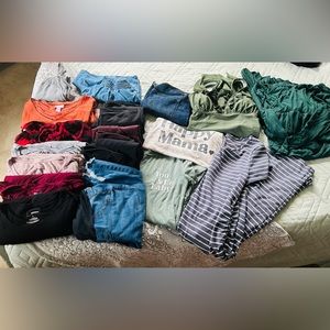 LOT OF MATERNITY CLOTHING